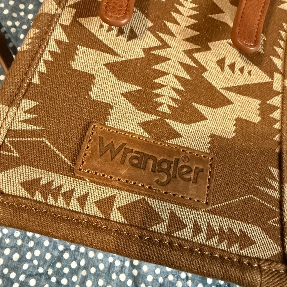 Wrangler Tan Geometric Crossbody Bag - Picture 2 of 7